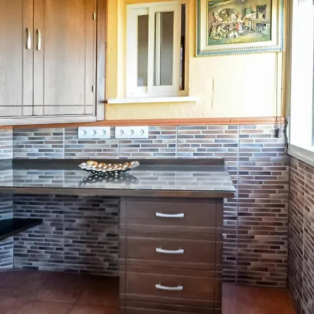 Awesome In With 3 Bedrooms And Wifi Lägenhet *