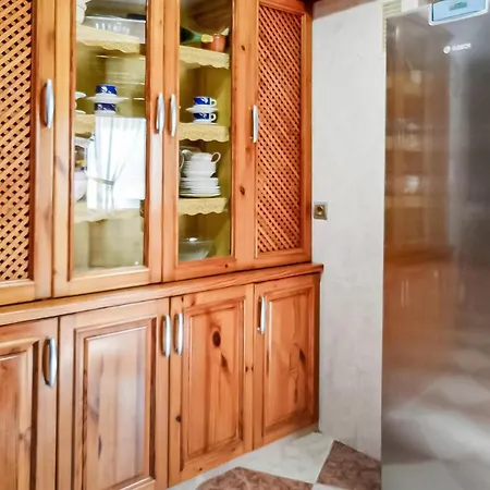Apartamento Awesome In With 3 Bedrooms And Wifi *