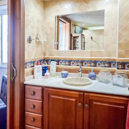 Awesome In With 3 Bedrooms And Wifi Lägenhet *