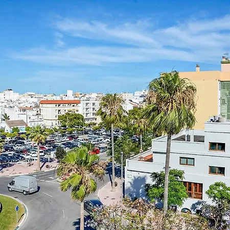Awesome In With 3 Bedrooms And Wifi Διαμέρισμα *